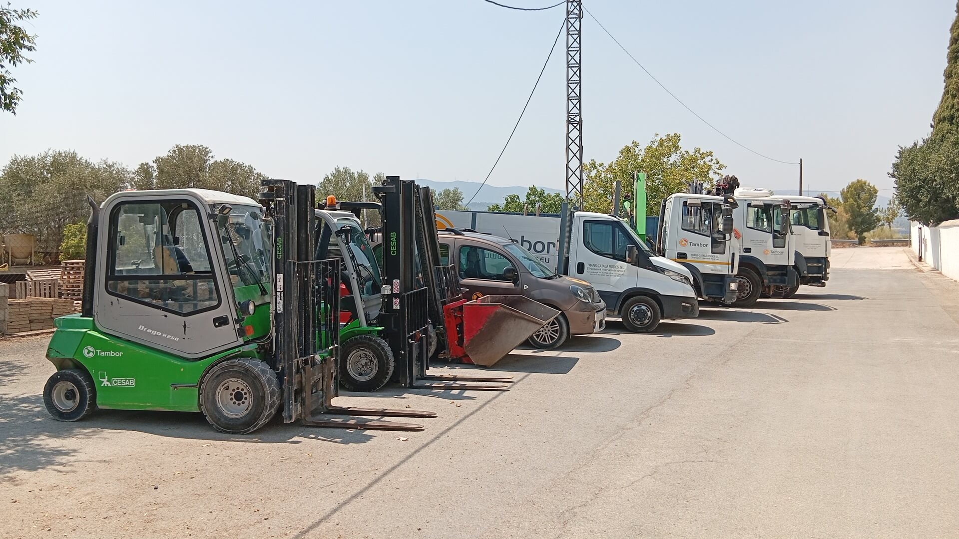 Equip i flota de Trans-Català Rodes S.L.